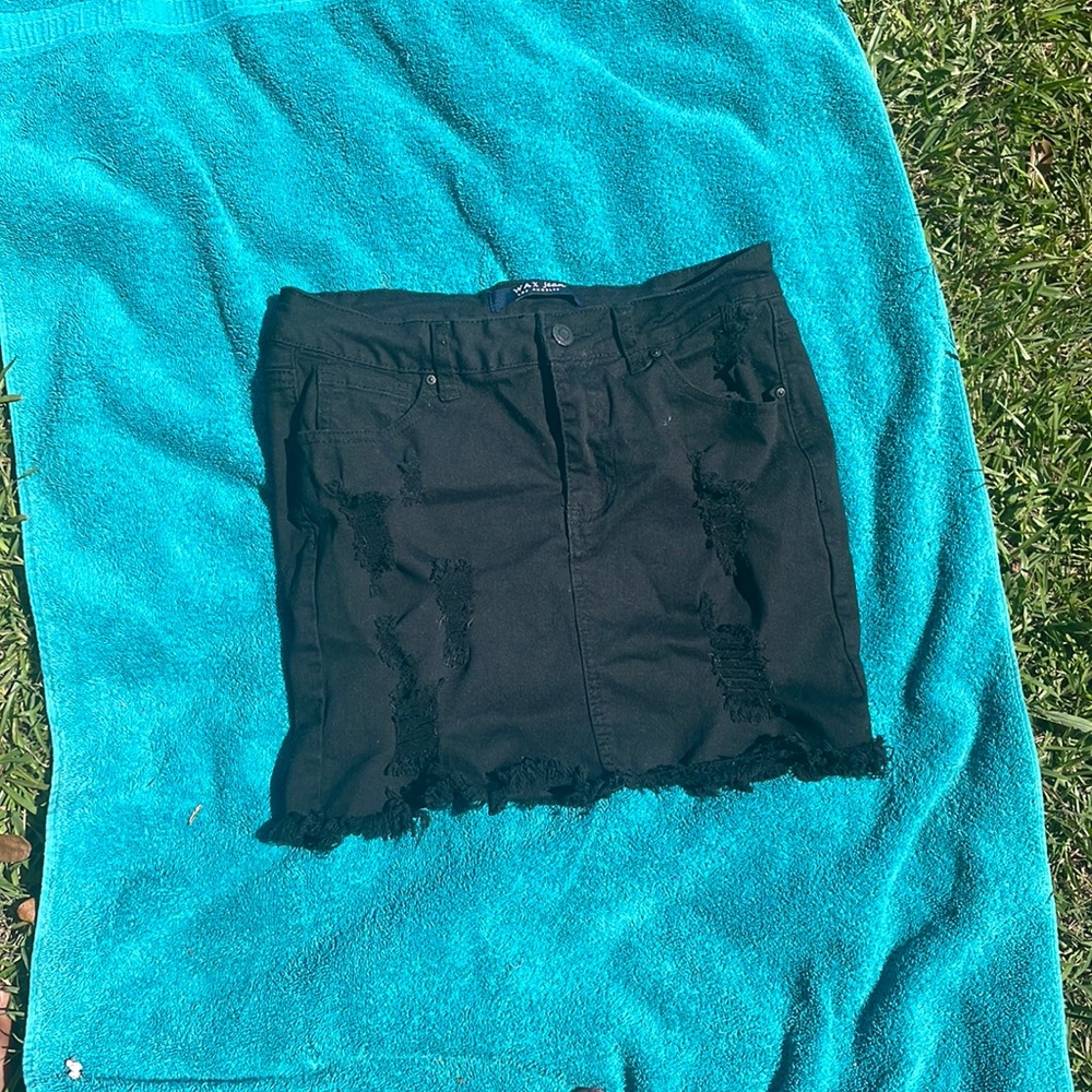 A mini skirt .